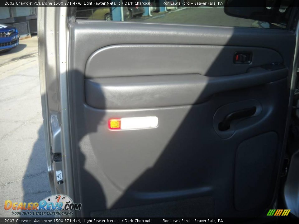 2003 Chevrolet Avalanche 1500 Z71 4x4 Light Pewter Metallic / Dark Charcoal Photo #10