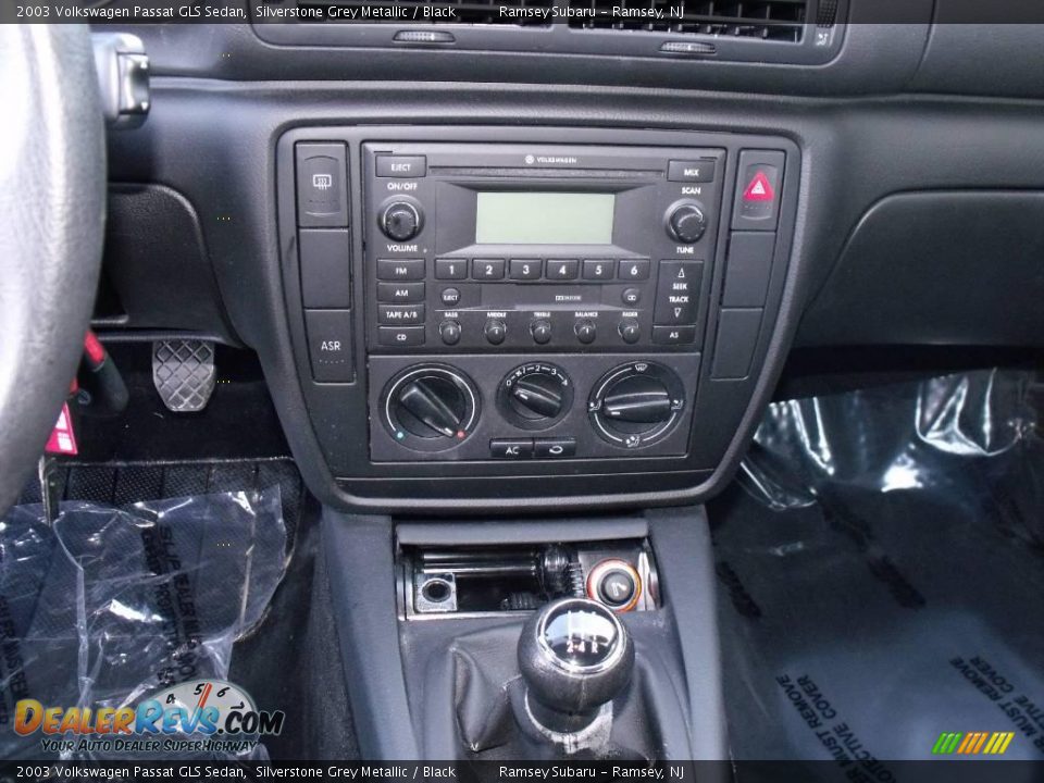 2003 Volkswagen Passat GLS Sedan Silverstone Grey Metallic / Black Photo #8