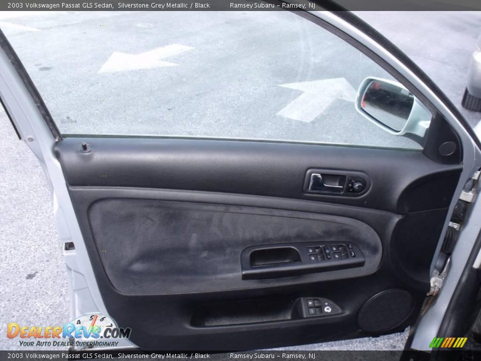 2003 Volkswagen Passat GLS Sedan Silverstone Grey Metallic / Black Photo #9