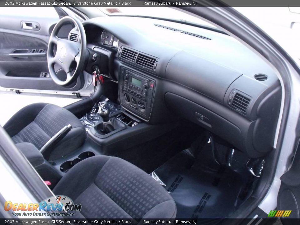 2003 Volkswagen Passat GLS Sedan Silverstone Grey Metallic / Black Photo #13