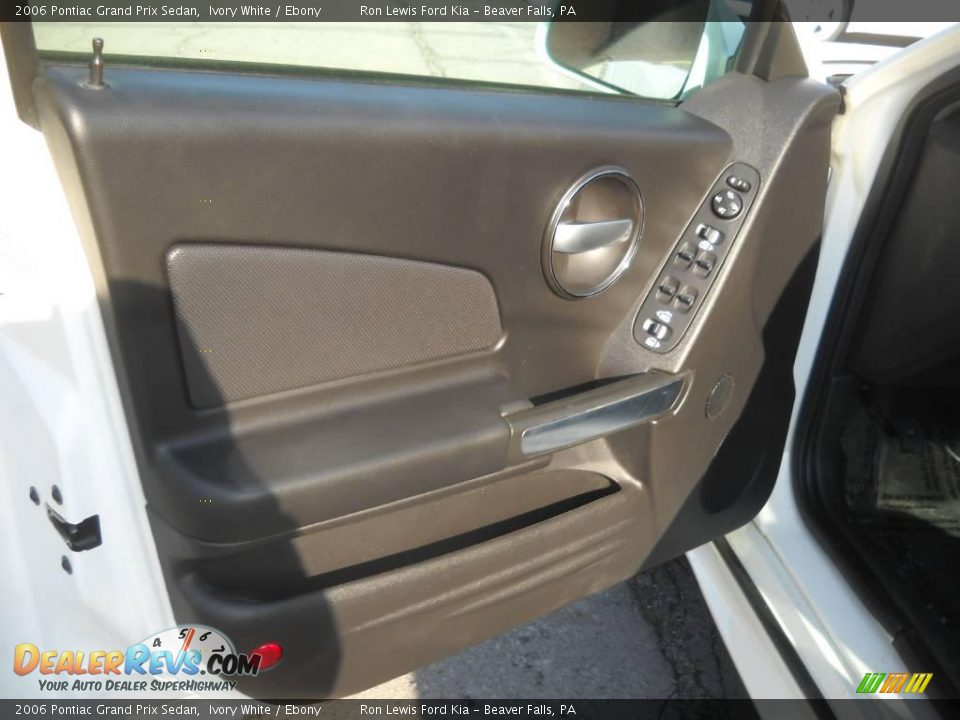 2006 Pontiac Grand Prix Sedan Ivory White / Ebony Photo #6