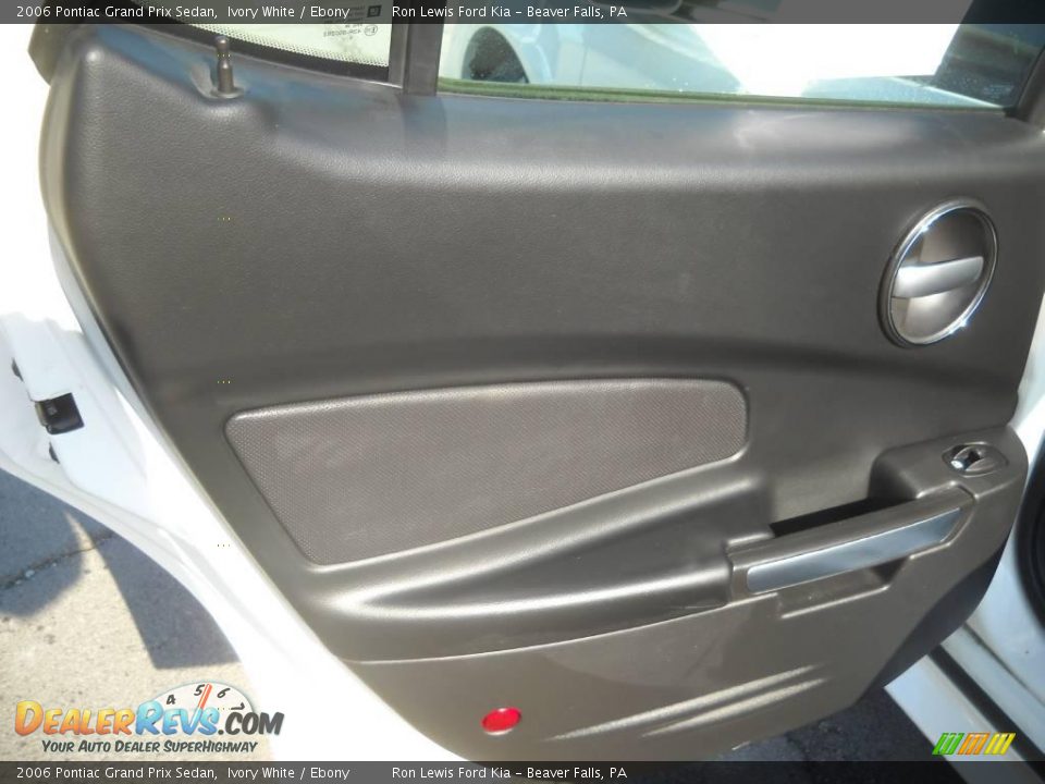 2006 Pontiac Grand Prix Sedan Ivory White / Ebony Photo #9