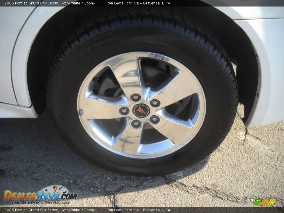 2006 Pontiac Grand Prix Sedan Ivory White / Ebony Photo #13