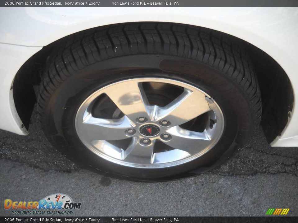 2006 Pontiac Grand Prix Sedan Ivory White / Ebony Photo #15