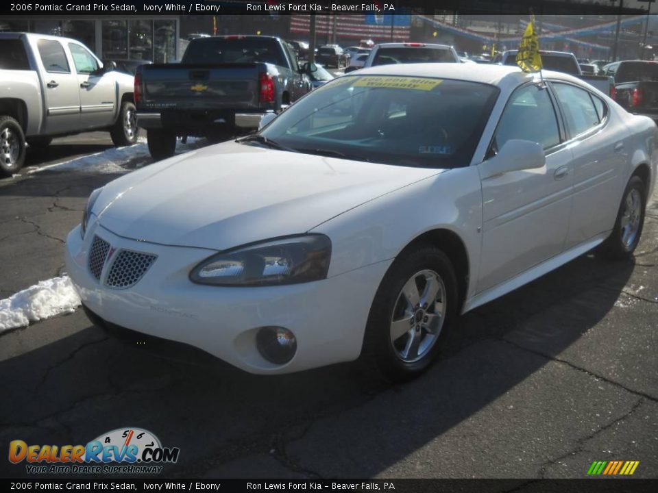 2006 Pontiac Grand Prix Sedan Ivory White / Ebony Photo #17