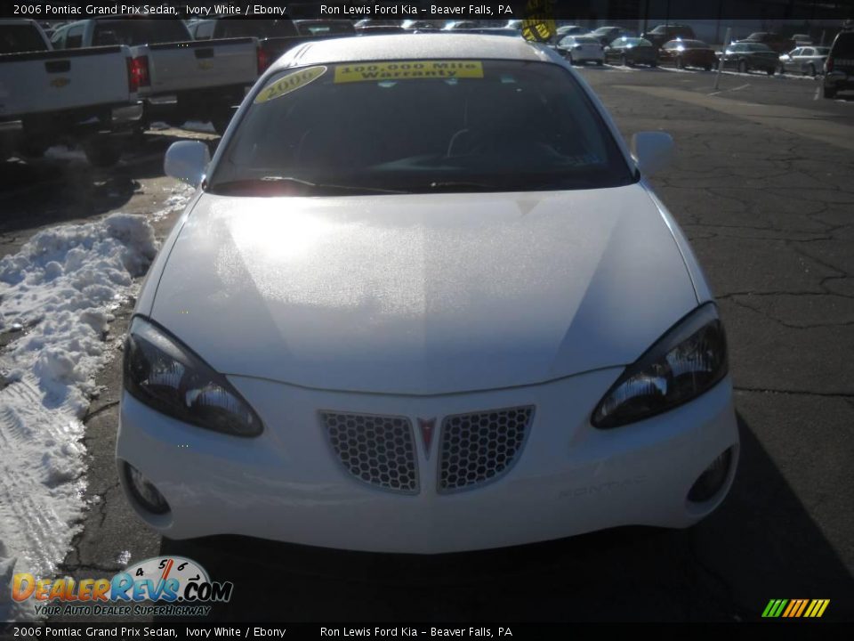 2006 Pontiac Grand Prix Sedan Ivory White / Ebony Photo #18