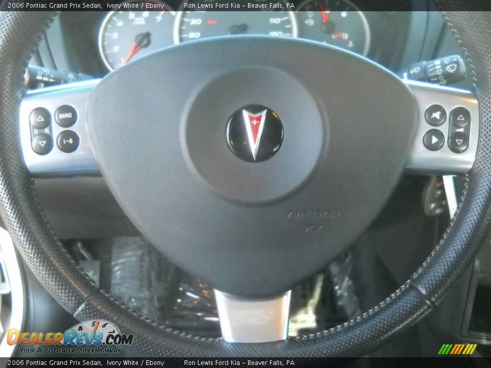 2006 Pontiac Grand Prix Sedan Ivory White / Ebony Photo #24