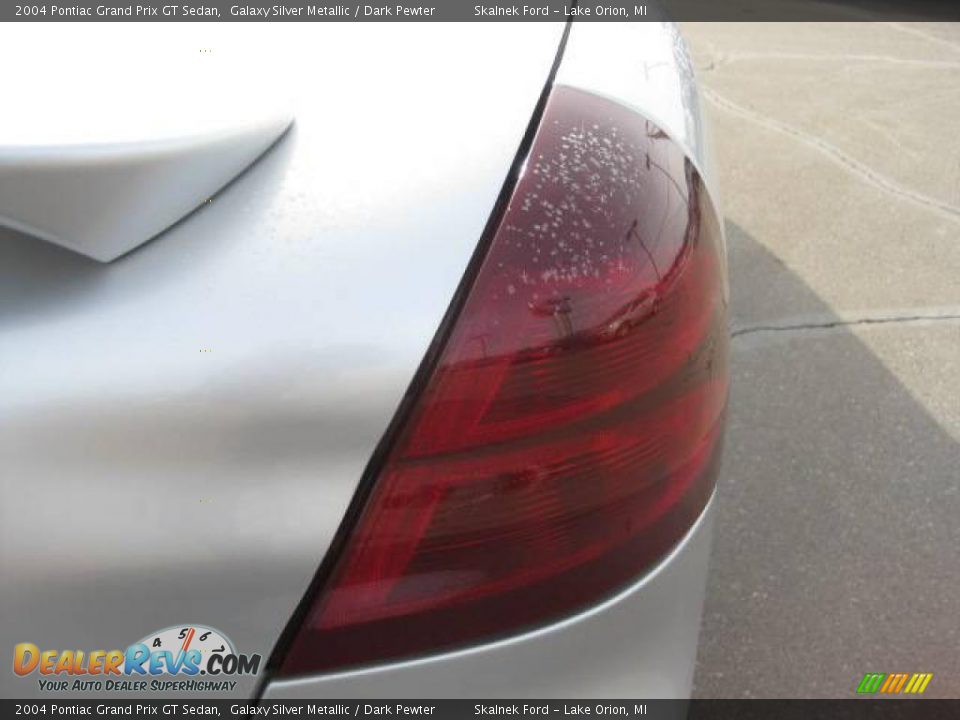 2004 Pontiac Grand Prix GT Sedan Galaxy Silver Metallic / Dark Pewter Photo #18