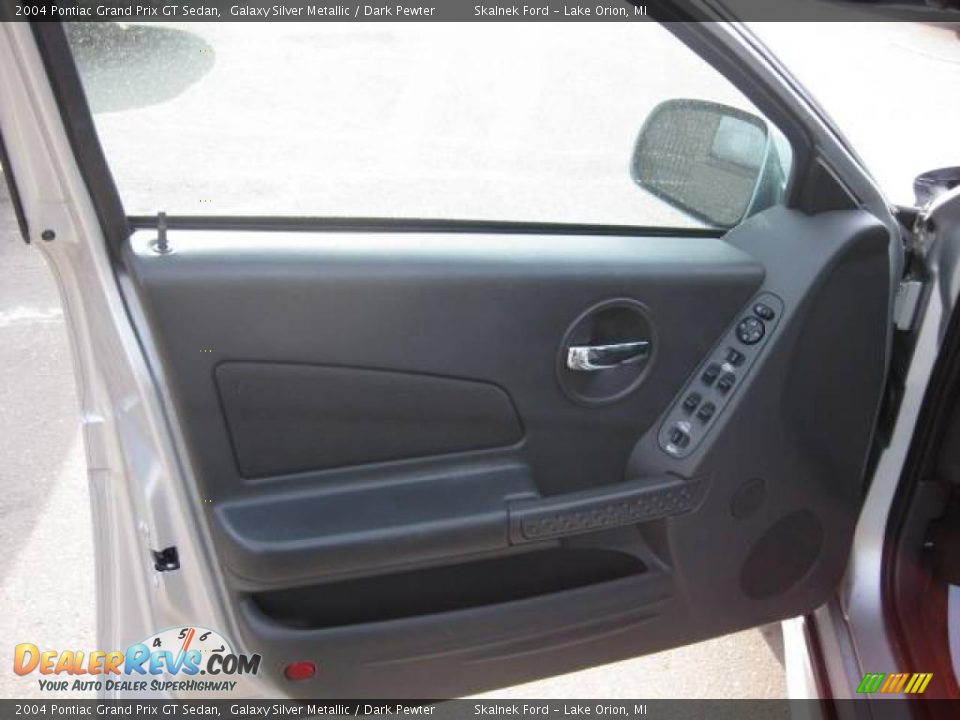 2004 Pontiac Grand Prix GT Sedan Galaxy Silver Metallic / Dark Pewter Photo #24
