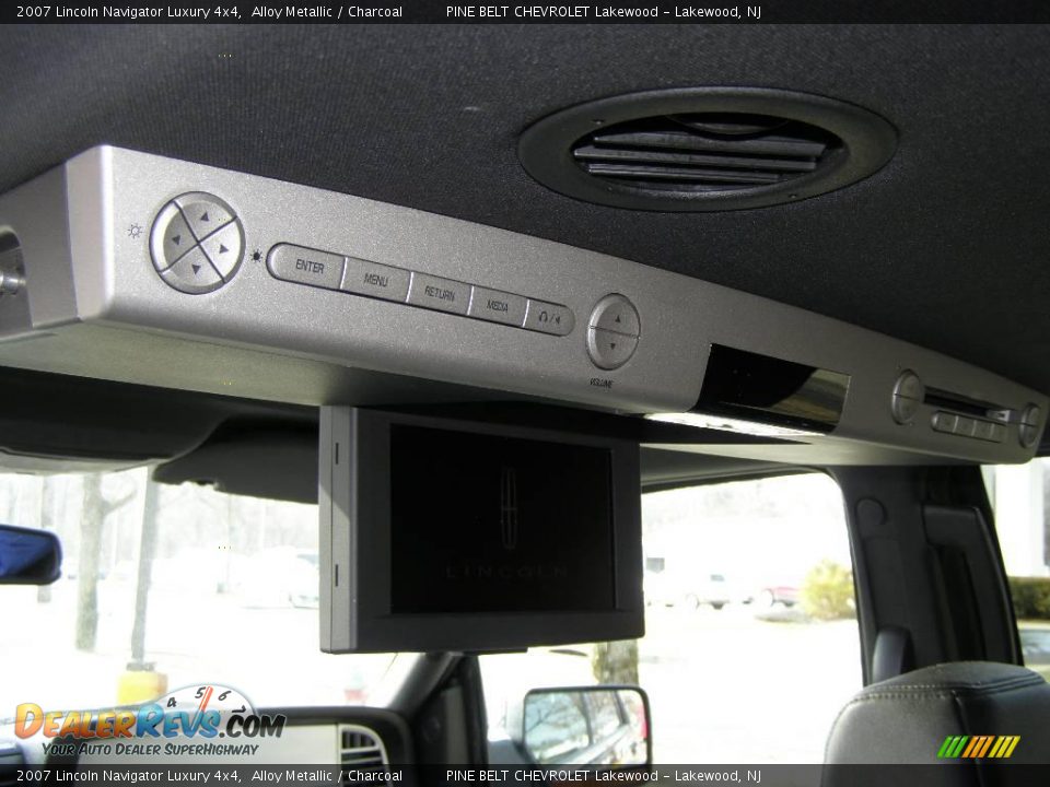 2007 Lincoln Navigator Luxury 4x4 Alloy Metallic / Charcoal Photo #6