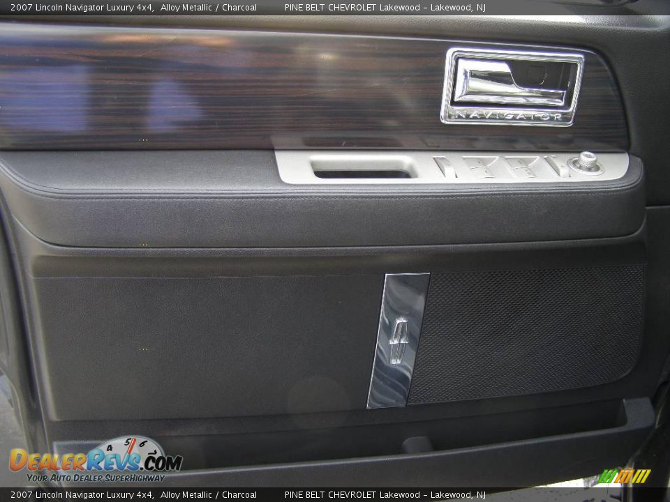 2007 Lincoln Navigator Luxury 4x4 Alloy Metallic / Charcoal Photo #8