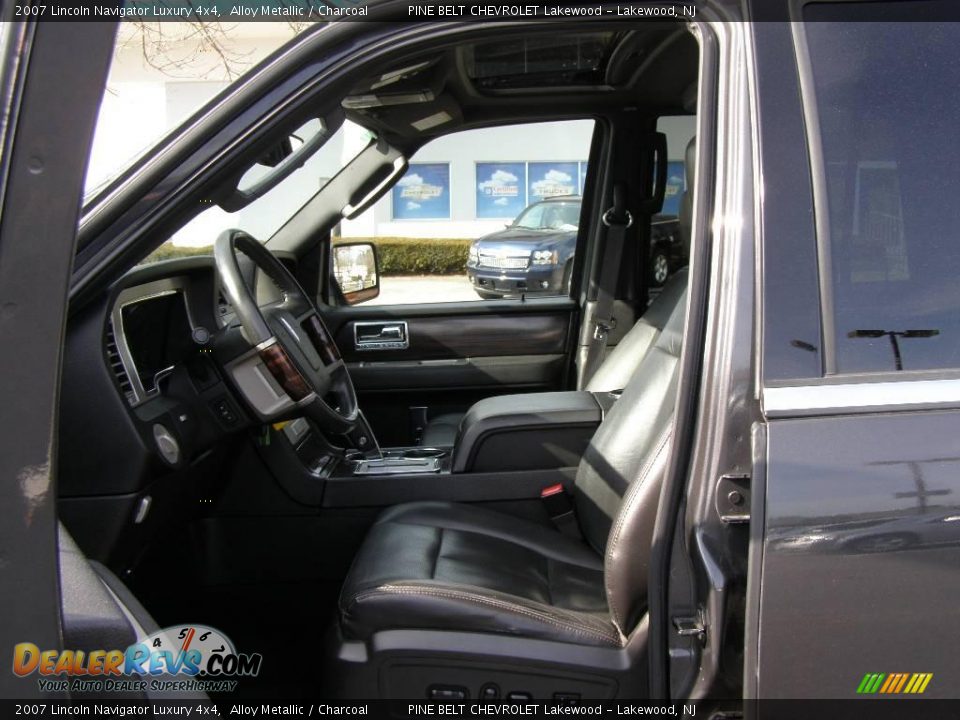 2007 Lincoln Navigator Luxury 4x4 Alloy Metallic / Charcoal Photo #9