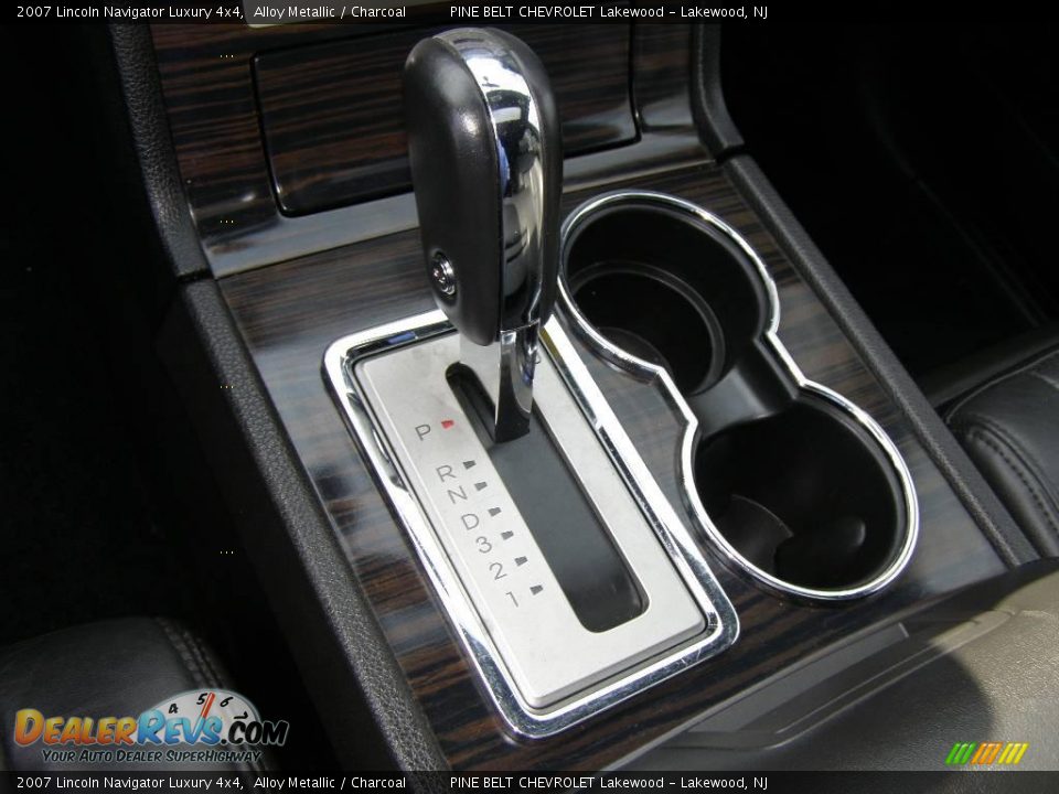 2007 Lincoln Navigator Luxury 4x4 Shifter Photo #12