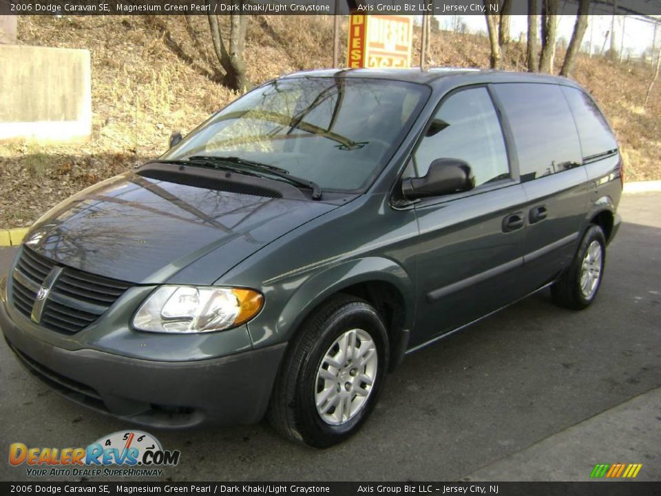 2006 Dodge Caravan SE Magnesium Green Pearl / Dark Khaki/Light Graystone Photo #1