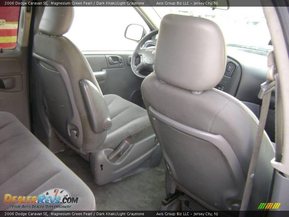2006 Dodge Caravan SE Magnesium Green Pearl / Dark Khaki/Light Graystone Photo #8