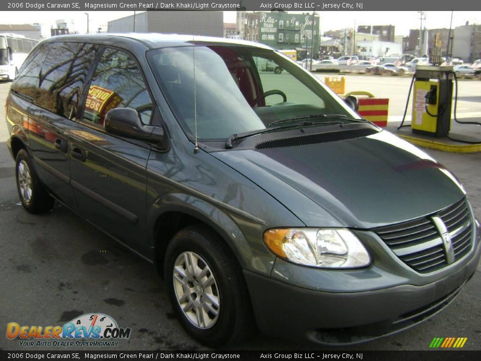 2006 Dodge Caravan SE Magnesium Green Pearl / Dark Khaki/Light Graystone Photo #11