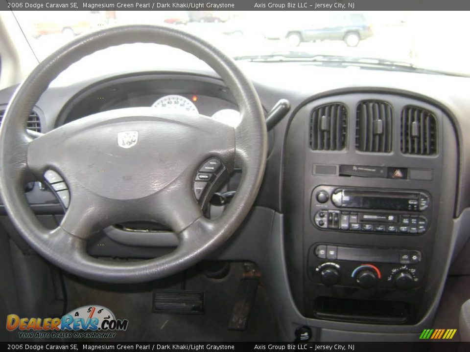 2006 Dodge Caravan SE Magnesium Green Pearl / Dark Khaki/Light Graystone Photo #15