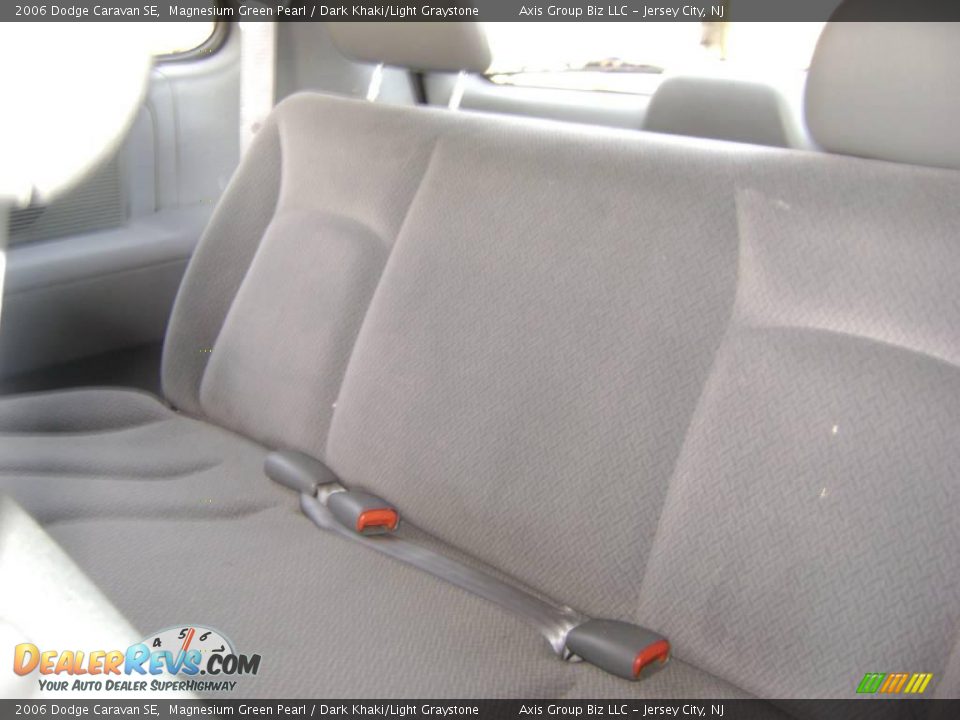 2006 Dodge Caravan SE Magnesium Green Pearl / Dark Khaki/Light Graystone Photo #16