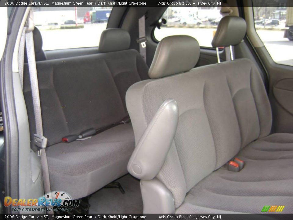 2006 Dodge Caravan SE Magnesium Green Pearl / Dark Khaki/Light Graystone Photo #18