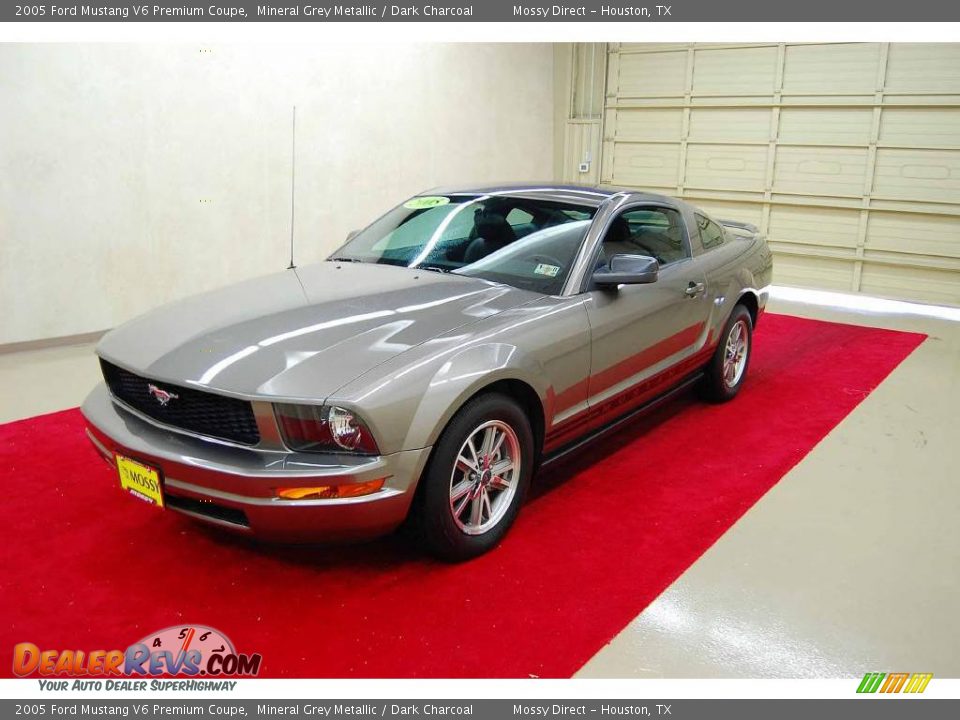2005 Ford Mustang V6 Premium Coupe Mineral Grey Metallic / Dark Charcoal Photo #3