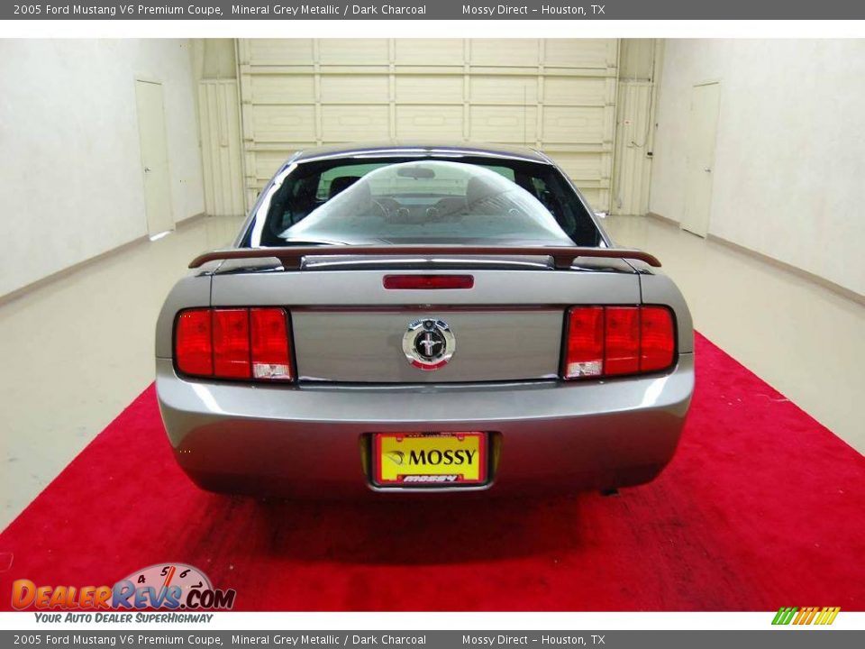 2005 Ford Mustang V6 Premium Coupe Mineral Grey Metallic / Dark Charcoal Photo #5