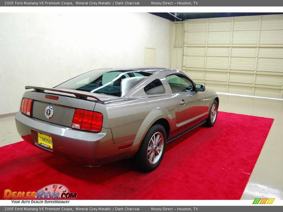 2005 Ford Mustang V6 Premium Coupe Mineral Grey Metallic / Dark Charcoal Photo #6