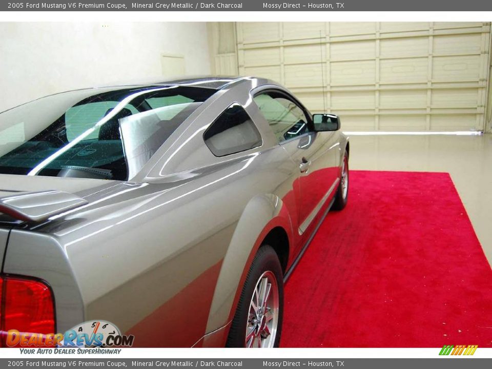 2005 Ford Mustang V6 Premium Coupe Mineral Grey Metallic / Dark Charcoal Photo #7