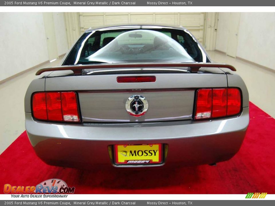 2005 Ford Mustang V6 Premium Coupe Mineral Grey Metallic / Dark Charcoal Photo #8