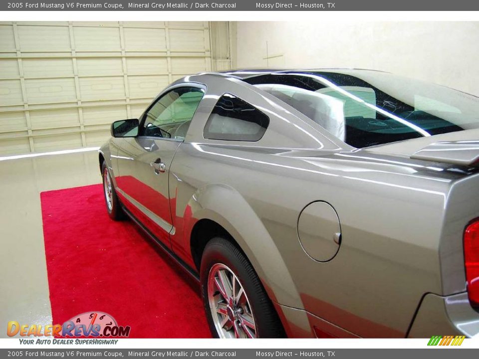 2005 Ford Mustang V6 Premium Coupe Mineral Grey Metallic / Dark Charcoal Photo #9