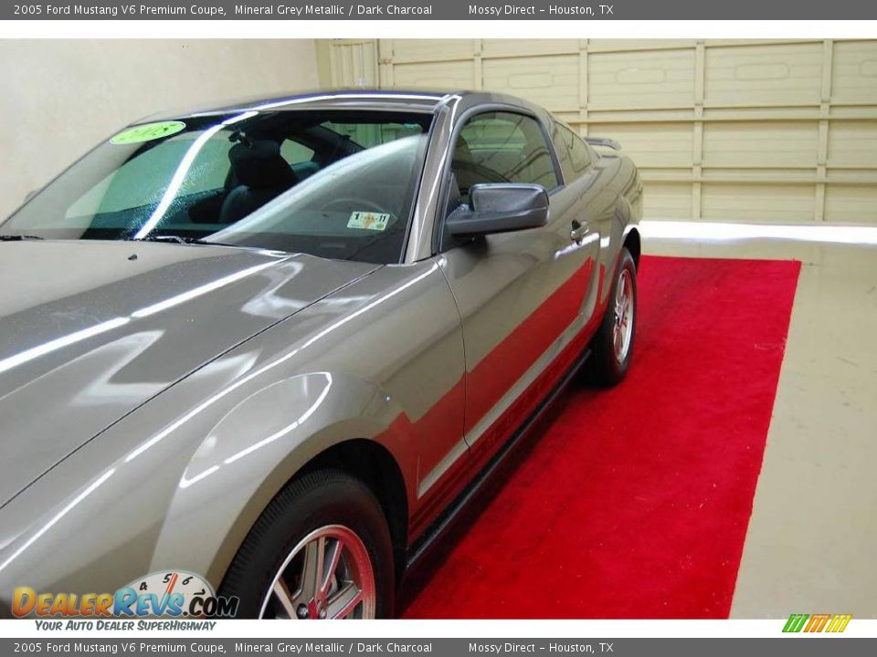 2005 Ford Mustang V6 Premium Coupe Mineral Grey Metallic / Dark Charcoal Photo #12