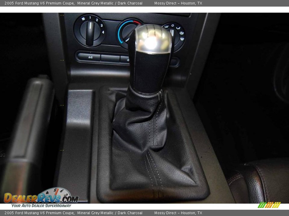 2005 Ford Mustang V6 Premium Coupe Mineral Grey Metallic / Dark Charcoal Photo #23