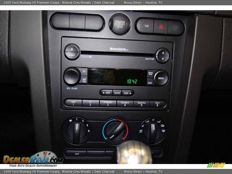 2005 Ford Mustang V6 Premium Coupe Mineral Grey Metallic / Dark Charcoal Photo #24