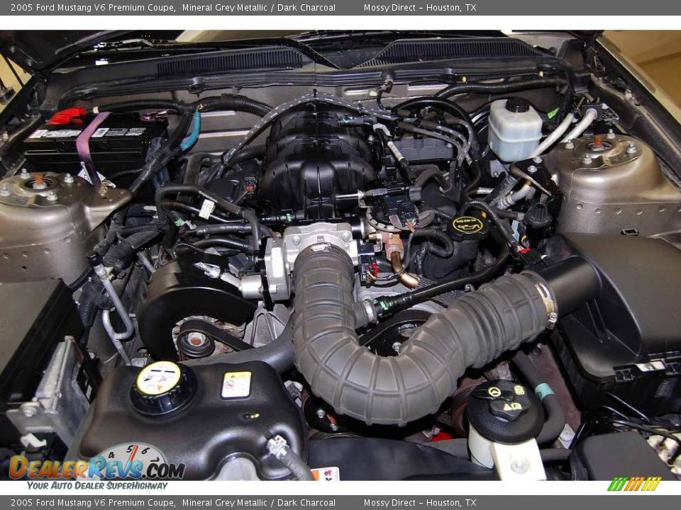 2005 Ford Mustang V6 Premium Coupe Mineral Grey Metallic / Dark Charcoal Photo #27
