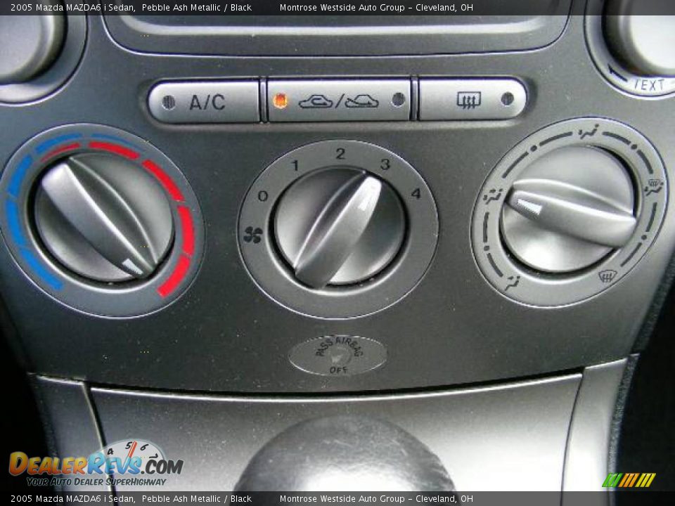 2005 Mazda MAZDA6 i Sedan Pebble Ash Metallic / Black Photo #22