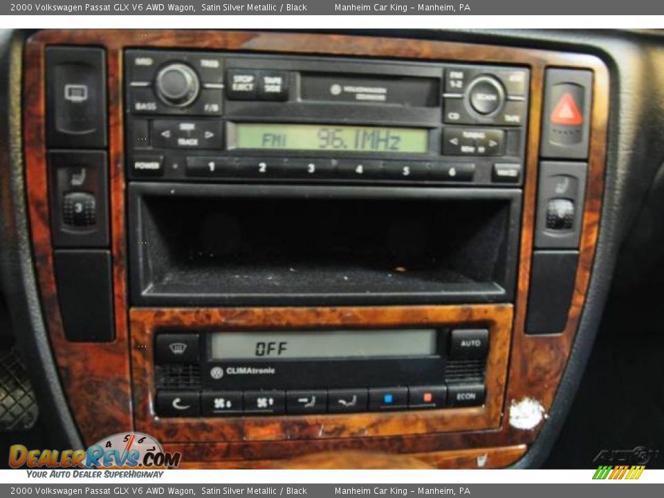 2000 Volkswagen Passat GLX V6 AWD Wagon Satin Silver Metallic / Black Photo #8