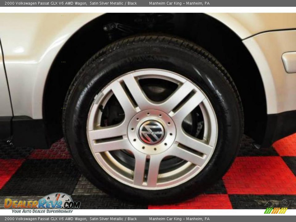 2000 Volkswagen Passat GLX V6 AWD Wagon Satin Silver Metallic / Black Photo #17