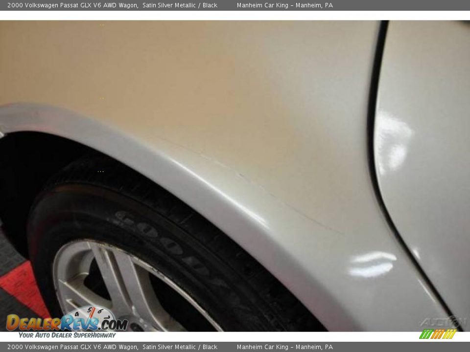 2000 Volkswagen Passat GLX V6 AWD Wagon Satin Silver Metallic / Black Photo #19
