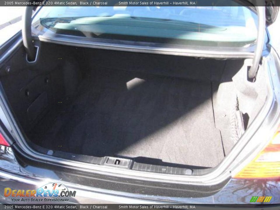 2005 Mercedes-Benz E 320 4Matic Sedan Black / Charcoal Photo #8