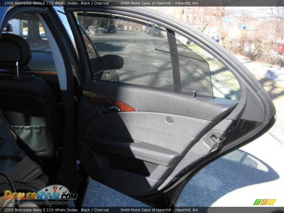2005 Mercedes-Benz E 320 4Matic Sedan Black / Charcoal Photo #10