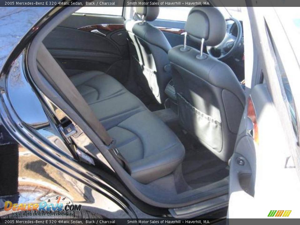 2005 Mercedes-Benz E 320 4Matic Sedan Black / Charcoal Photo #11