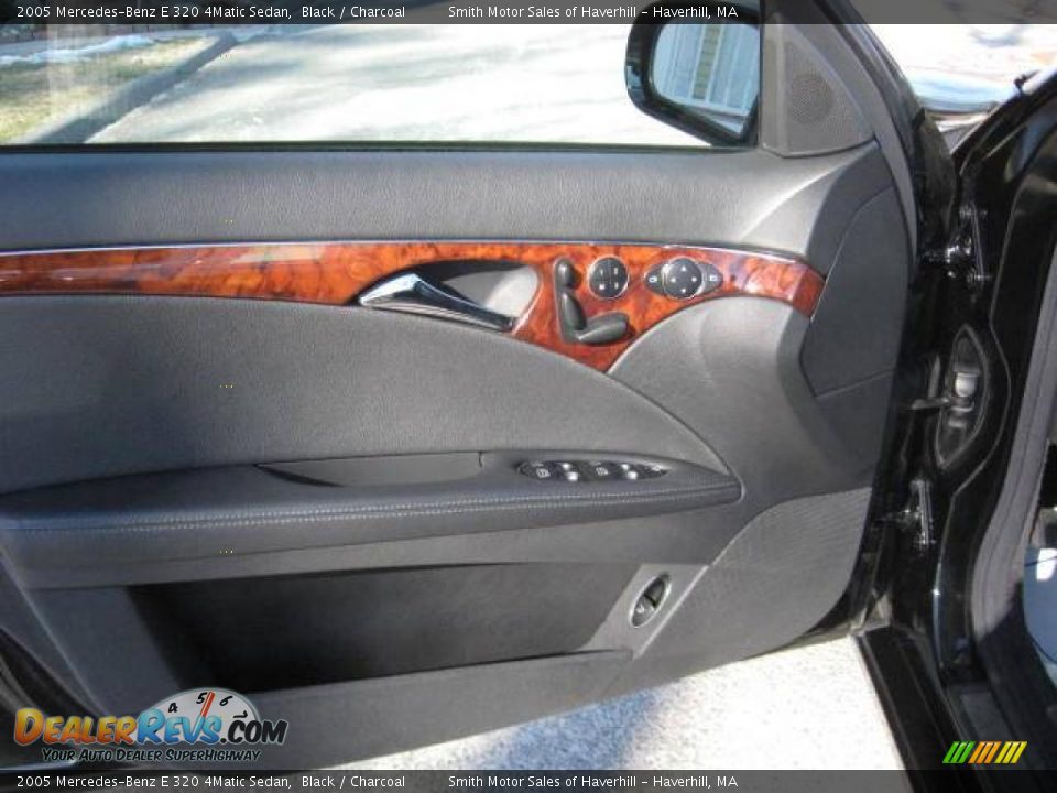2005 Mercedes-Benz E 320 4Matic Sedan Black / Charcoal Photo #12