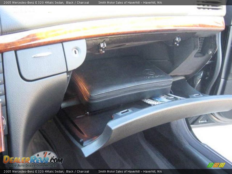 2005 Mercedes-Benz E 320 4Matic Sedan Black / Charcoal Photo #17