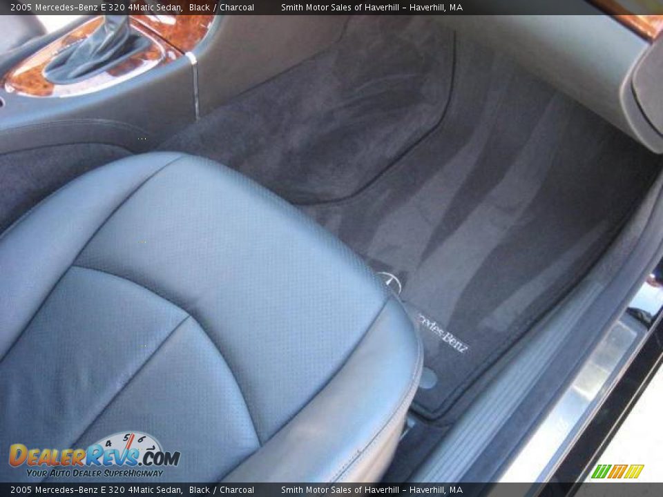 2005 Mercedes-Benz E 320 4Matic Sedan Black / Charcoal Photo #22