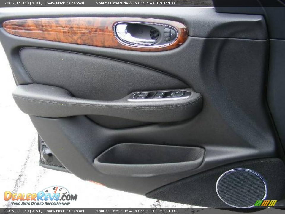 2006 Jaguar XJ XJ8 L Ebony Black / Charcoal Photo #25