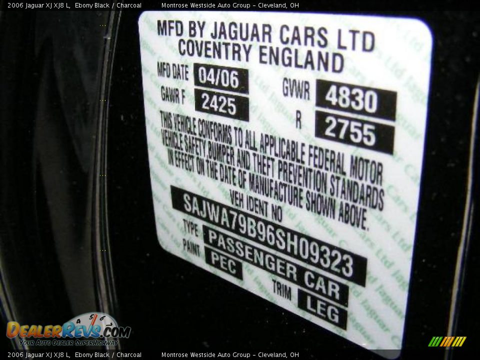 2006 Jaguar XJ XJ8 L Ebony Black / Charcoal Photo #32