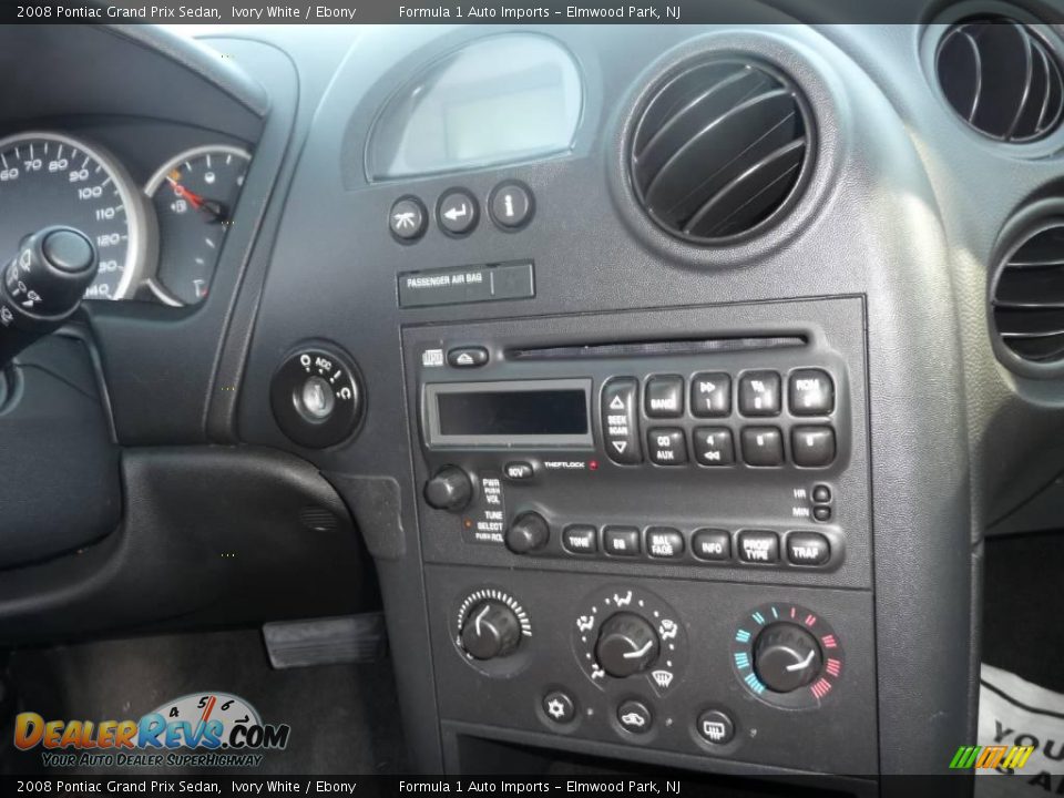 2008 Pontiac Grand Prix Sedan Ivory White / Ebony Photo #20