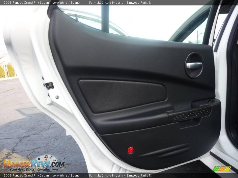 2008 Pontiac Grand Prix Sedan Ivory White / Ebony Photo #23