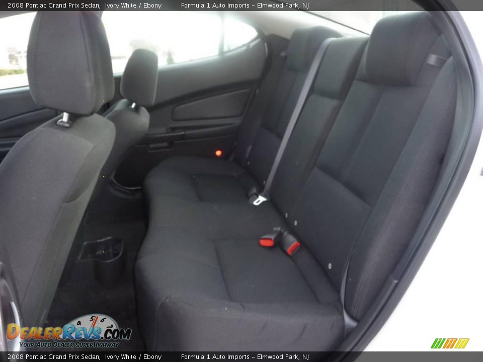 2008 Pontiac Grand Prix Sedan Ivory White / Ebony Photo #24