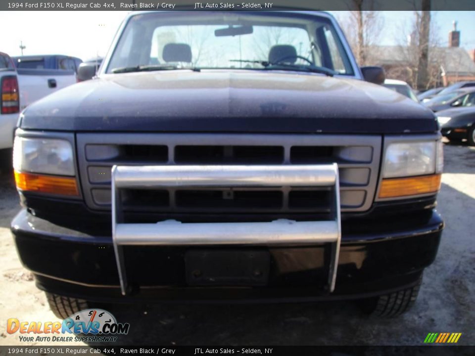 1994 Ford F150 XL Regular Cab 4x4 Raven Black / Grey Photo #2
