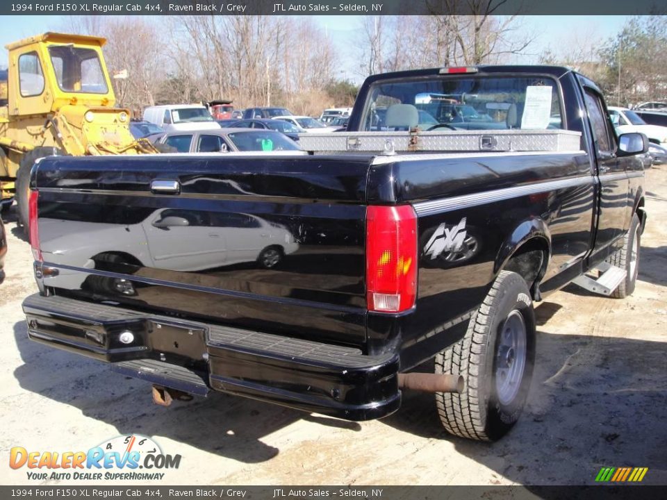 1994 Ford F150 XL Regular Cab 4x4 Raven Black / Grey Photo #4